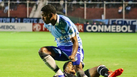 Macará en el partido en el estadio Bellavista de Ambato