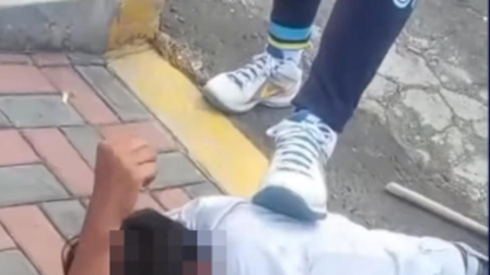 Moradores de Santa Anita, al sur de Quito, golpearon a dos menores por un presunto robo cometido.
