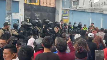 Padres de familia protestaron por casos de abuso sexual dentro de una escuela.