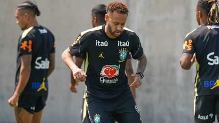 Neymar Jr. durante los entranamientos con la Selección de Brasil.
