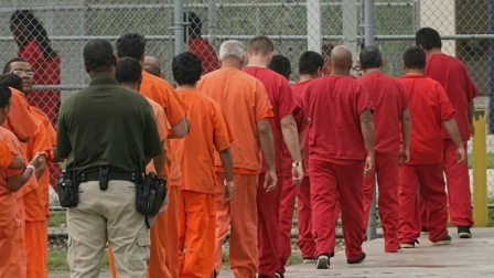 Migrantes fueron evacuados del centro de detención Krome, en Florida