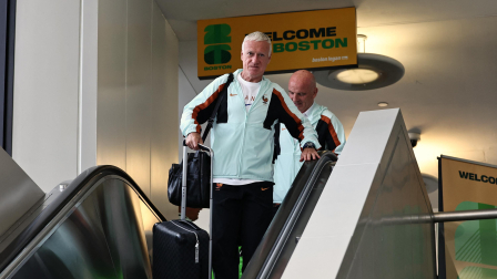 El seleccionador nacional masculino de Francia, Didier Deschamps, llega al Aeropuerto Internacional Logan de Boston para la Copa Mundial de la FIFA 2026.
