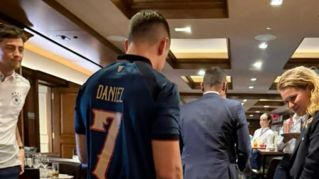 Daniel Noboa festeja junto a su hijo la clasificación histórica de Ecuador