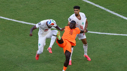 Soccer Football - FIFA World Cup 2026 - Round of 32 - Netherlands v Morocco - Estadio Monterrey, Monterrey, Mexico - June 29, 2026 Netherlands' Brian Brobbey in action with Morocco's Chadi Riad and Issa Diop REUTERS/Raquel Cunha