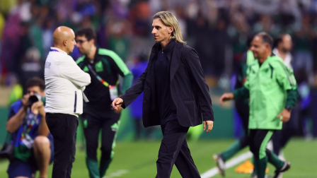 Sebastián Beccacece, DT de Ecuador, se retira de la cancha tras la eliminación del Mundial 2026.