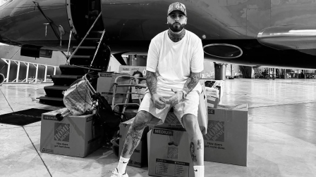El cantante Nicky Jam envió su avión privado con ayuda a Venezuela.