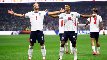 Estadio Azteca, Ciudad de México, México - 5 de julio de 2026. Jude Bellingham, de Inglaterra, celebra tras marcar el primer gol junto a Harry Kane.