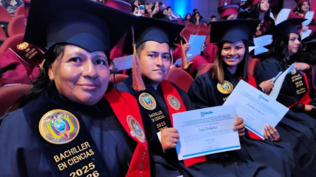Los adultos, mayores de 18 años, pueden acceder al bachillerato mediante clases virtuales.