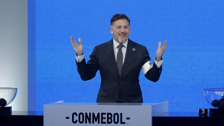Fútbol - Copa Libertadores - Sorteo de la Fase de Grupos - Centro de Convenciones de la CONMEBOL, Luque, Paraguay - 19 de marzo de 2026. El presidente de la CONMEBOL, Alejandro Domínguez, durante el sorteo. REUTERS/Cesar Olmedo