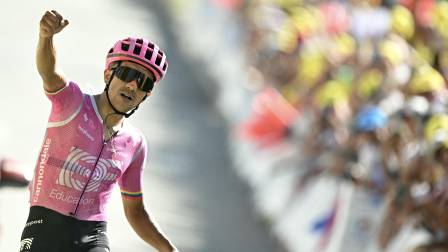 Richard Carapaz en la victoria de la etapa 18 del Tour de Francia.