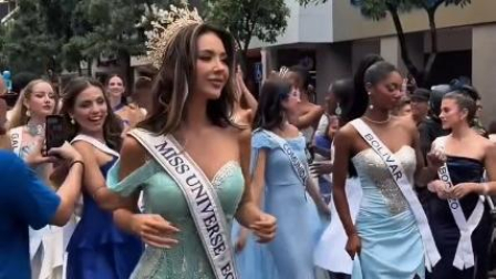 Nadia Mejía y las candidatas a Miss Universo Ecuador desfilaron por la Fundación de Guayaquil.