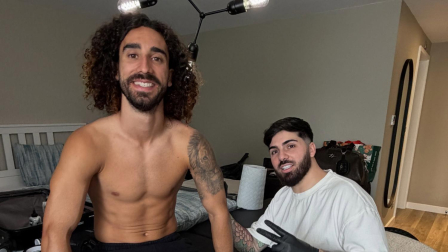 Marc Cucurella se tatua el rostro del entrenador Luis de la Fuente.
