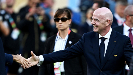 19 de julio de 2026. El presidente de la FIFA, Gianni Infantino, durante la entrega del trofeo tras el partido.