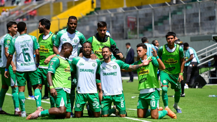 El plantel de Liga de Portoviejo se prepara para el partido de Copa Ecuador