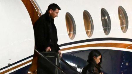 Lionel Messi y su esposa Antonela Roccuzzo llegaron a Argentina para despedir a Jorge Messi.