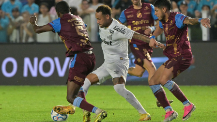 Neymar Jr. en el partido ante Macará por los octavos de final de la Copa Sudamericana.