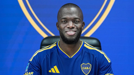El ecuatoriano Enner Valencia firmó su contrato con Boca Juniors.