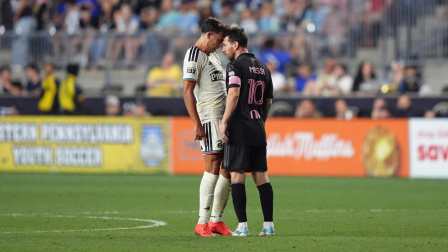 Chester, Pensilvania, EE. UU.; el centrocampista del Philadelphia Union, Quinn Sullivan (33), y el delantero del Inter Miami CF, Lionel Messi (10), reaccionan durante la segunda mitad en el Subaru Park.