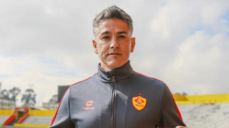 Norberto Araujo con la camiseta de Sociedad Deportiva Aucas.