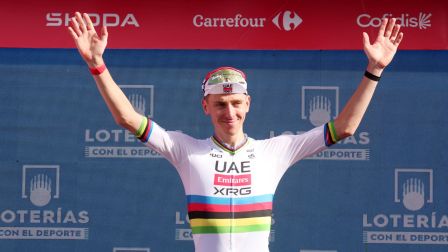 El ciclista esloveno Tadej Pogacar celebrs