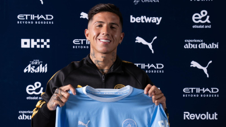 Enzo Fernández tras firmar el contrato con el Manchester City.