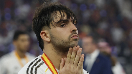 Raúl Asencio al finalizar un partido con el Real Madrid.