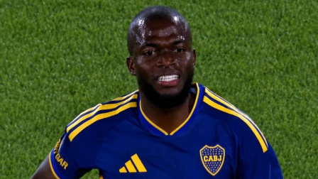 Enner Valencia en un partido con Boca Juniors de Argentina.