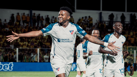 Michael Estrada festeja un gol con Liga de Quito.