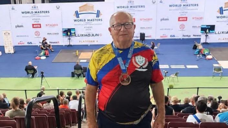 Antonio Holguín Váscones conquista la medalla de bronce en el Mundial Máster de Halterofilia