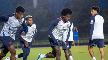 La Selección de Ecuador en entrenamiento previo al partido ante Japón.