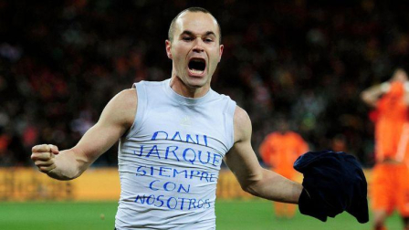 Andrés Iniesta tras marcar el gol que le dio la Copa del Mundo a España en 2010