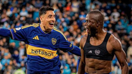 Enner Valencia en un festejo de gol con su club, Boca Juniors.