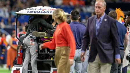 Paramédicos atendieron y trasladaron al hospital a un militar que cayó del techo de un estadio en Texas.
