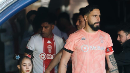 El portero ecuatoriano Hernán Galíndez pasó un mal momento en el partido ante Rosario Central.