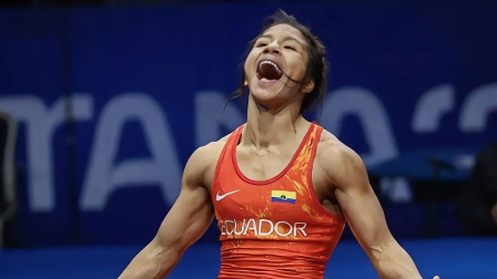 La ecuatoriana Lucía Yépez se quedó con la medalla de plata en el Campeonato Mundial de Lucha en Kazajistán.