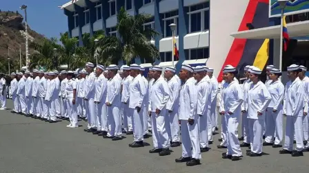 Armada de Ecuador abre su última  convocatoria del 2025 para reclutar a bachilleres.