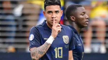 Kendry Páez en un partido con la camiseta de la Selección ecuatoriana de fútbol