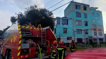 Incendio estructural se registró en Turubamba, sur de Quito. Dos personas afectadas. 25 de mayo del 2025