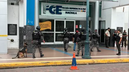 Edificio de la Fiscalía es inspeccionado ante amenaza de bomba el 26 de mayo de 2025.