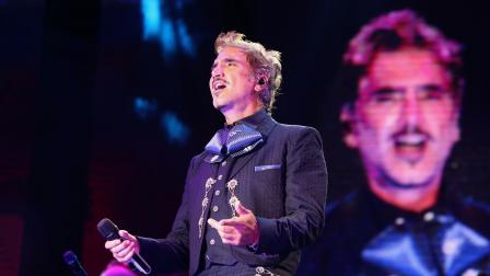 El cantante mexicano Alejandro Fernández durante un concierto en Playa del Carmen, Quintana Roo (México).