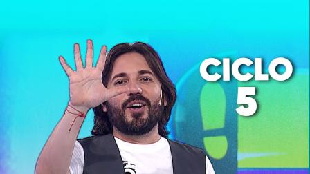 Víctor Aráuz es presentador de ¡Ahora Caigo!