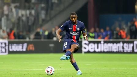 El defensa ecuatoriano Willian Pacho, del PSG, se coronó campeón de la Champions League.