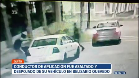 En menos de 30 segundos, hombres armados despojaron a un ciudadano de su vehículo en el sector de Belisario Quevedo, en el norte de Quito. 

Vía: Gustavo Jaramillo