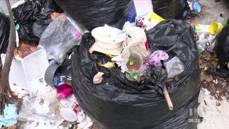 Moradores de la Av. 12 de Octubre, en el centro norte de Quito, solicitan la implementación de recolectores de basura. Aseguran que en las últimas semanas no se ha hecho una adecuada recolección de los desechos sólidos.
Vía: Nathalie Jiménez