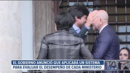 El Gobierno anunció que aplicará un nuevo sistema que permitirá evaluar el desempeño de cada ministerio. La herramienta medirá los gastos y el impacto de las acciones de cada cartera de estado.

Vía: Belén Merizlade