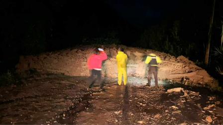 Deslizamiento de tierra en el sector de San Marcos, en la vía El Chaco - Lago Agrio, provincia de Napo.