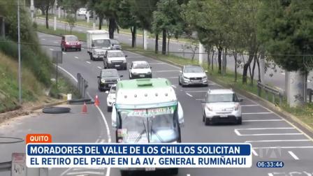 Moradores del Valle de los Chillos, en el suroriente de Quito, solicitan el retiro del peaje de la Autopista General Rumiñahui. Ellos aseguran que el cobro es ilegal y que no se justifica porque la vía se encuentra en mal estado.
Vía: Nathalie Jiménez