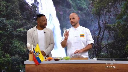 Ulises de la Cruz, mítico jugador de la Selección ecuatoriana, prepara unas costillas BBQ con el chef Felipe Campana en el magazine esTAmañana.