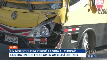 Un motociclista murió tras impactarse contra un bus de transporte escolar, en el sector de Amagasí del Inca, en el norte de Quito. Además, el fin de semana se registraron 25 siniestros en la capital.
Vía: Juan Miguel Rodríguez