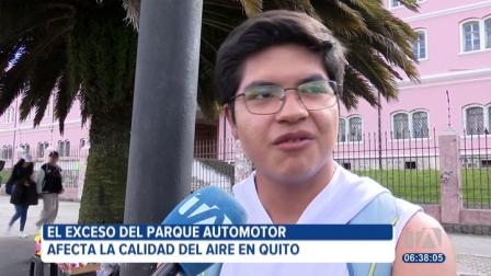 El exceso del parque automotor y el mal estado de algunas unidades de transporte público en Quito es el principal factor que afecta la calidad del aire en la capital.
Vía: Nathalie Jiménez
